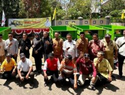 Wujudkan Pasuruan Merdeka Sampah, Fraksi Golkar DPRD Bagikan Kendaraan Roda Tiga Ke Masyarakat