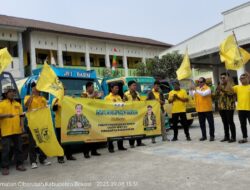 Dilanda Kekeringan, AMPG Kabupaten Bekasi Distribusikan 10 Tangki Air Bersih di Cibarusah