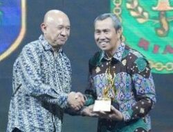 Peduli Pengembangan UMKM, Gubri Syamsuar Raih Penghargaan Dari Kompas TV