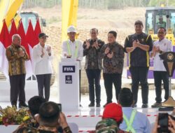 Menpora Dito Ariotedjo Dampingi Jokowi Resmikan Ground Breaking National Training Center Sepak Bola di IKN