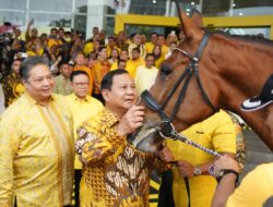 Hadiahi Seekor Kuda, Airlangga Hartarto: Bersama Prabowo, Kita Ingin Lari Kencang Menuju Indonesia Maju