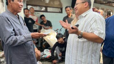Yuni Abdi Nur Sulaiman Salurkan Bantuan Untuk Warga Terdampak Kebakaran di Gang Istiqomah Kampung Melayu