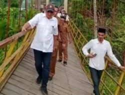 Ilham Pangestu Tinjau Langsung Kondisi Jembatan Gantung di Aceh Utara