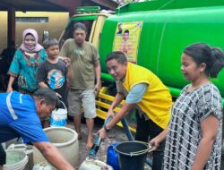 Achmad Taufan Soedirjo Salurkan Air Bersih Untuk Warga Karawang Terdampak Kekeringan Ekstrim
