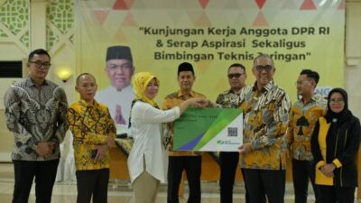 Andi Achmad Dara Berikan Bantuan BPJS Kesehatan Untuk Ratusan Warga Kabupaten Tangerang