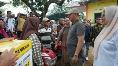 Tingkatkan Kesejahteraan Petani, Rohidin Mersyah Bagikan Ribuan Alsintan di Kabupaten Seluma
