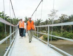 Permudah Masyarakat Angkut Hasil Bumi, Rohidin Mersyah Bangun Jembatan Gantung Suka Bandung