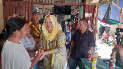 Fitri Tandjung Salurkan Bantuan Untuk Korban Longsor Santeong di Kota Sibolga