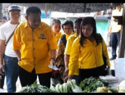 Jonas Salean Ajak Caleg Partai Golkar di Kota Kupang Blusukan Ke Pasar Tradisional Oebobo
