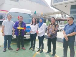 Cen Sui Lan Serahkan Bantuan Mobil Bus Mahasiswa Untuk STT Real Batam