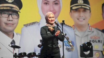 Indah Putri Indriani Terima Penghargaan Atas Kabupaten Peduli HAM Untuk Lutra