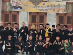 Ratu Tatu Chasanah Beri Bantuan Alat Musik Tradisional Untuk Paguron di Kabupaten Serang