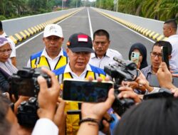 Rohidin Mersyah Resmikan Jembatan Elevated di Kawasan Wisata Danau ‘Dendam Tak Sudah’