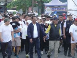 Bersama Ribuan Masyarakat, Sahbirin Noor Ikuti Gelaran Jalan Sehat Batulicin Festival 2023