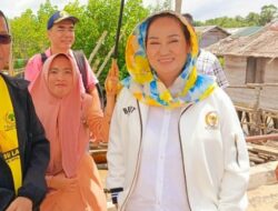 Cen Sui Lan Anggarkan Rp. 1 Miliar Dana Aspirasi Untuk Bedah Rumah Suku Akit di Sei Asam, Karimun