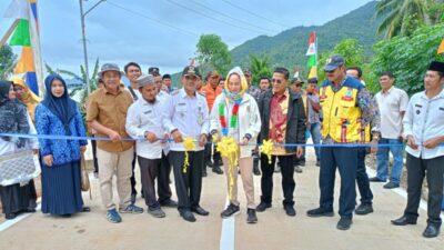 Bersama Kepala BPJN Kepri, Cen Sui Lan Resmikan Jalan Lingkar di Pulau Tiga