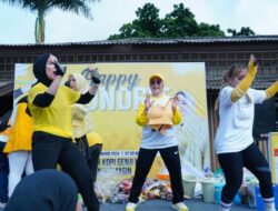 Kampanye Caleg Partai Golkar DPRD Kalsel, Dewi Damayanti Diramaikan Pembagian ‘BeHa’ Untuk Emak-Emak