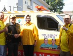 Pilar Saga Ichsan Serahkan Bantuan 1 Unit Ambulance Ke Partai Golkar Tangsel