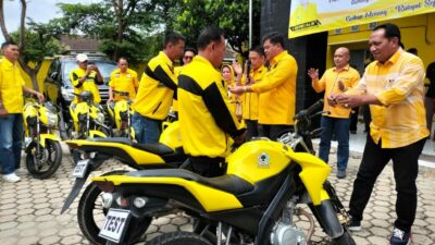 Partai Golkar Lampung Tengah Bagikan 30 Unit Motor Kuning Untuk Operasional Pimpinan Kecamatan