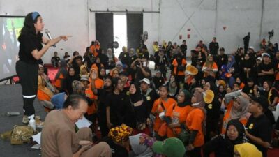 Caleg Partai Golkar DPRD DKI Dapil Jakarta 8, Farah Savira Gelar Bazar Sembako Murah di Pancoran