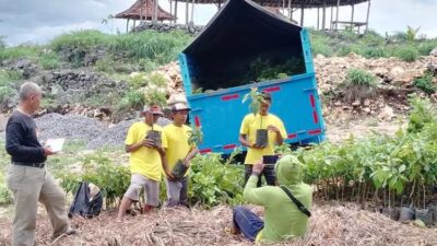 Arnanto Nurprabowo Beri Bibit Alpukat Untuk Kelompok Tani di Bantul dan Gunungkidul