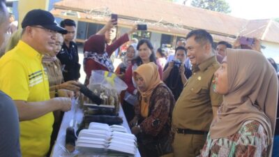 Antisipasi Kenaikan Harga Komoditas, Rohidin Mersyah Gelar Pasar Murah di Bengkulu Tengah