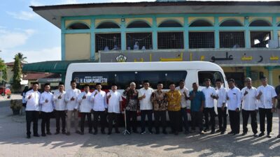 Ilham Pangestu Beri Bantuan 1 Unit Bus Sekolah Untuk MUQ Langsa
