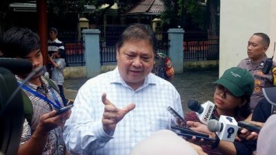Selesai Mencoblos, Airlangga Hartarto Dampingi Prabowo Pantau Hasil Quick Count