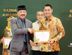 Bupati Tuban, Aditya Halindra Raih Penghargaan Baznas Awards 2024