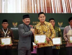 Tiga Tahun Berturut-Turut Bupati Kendal, Dico Ganinduto Raih Baznas Awards 2024