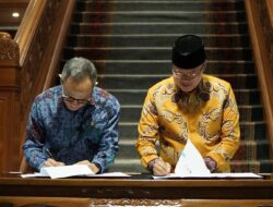 Tingkatkan Literasi Keuangan di Bengkulu, Rohidin Mersyah Teken MOU Kerjasama Dengan OJK