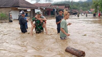Rohidin Mersyah Pastikan Korban Bencana Banjir Bandang di Lebong Dapat Penanganan Terbaik