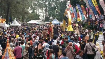 Fadia Arafiq Buka Tradisi Syawalan Megono Gunungan Kabupaten Pekalongan