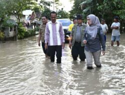 Pastikan Kondisi Warga, Indah Putri Indriani Turun Langsung Ke Lokasi Banjir di Lutra