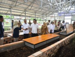 Budhy Setiawan Apresiasi Sistem Pengelolaan dan Pemanfaatan Sampah di Pusri Agro Edupark, Palembang