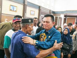 Gubernur Kepri Ansar Ahmad Salurkan Bantuan Untuk Korban Bencana di Karimun