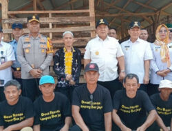 Luncurkan Desa Baznas di Tulangbawang, Arinal Djunaidi Bagikan Ratusan Ekor Kambing Gratis