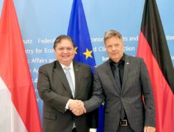Airlangga Hartarto dan Wakil Kanselir Jerman Robert Habeck Bahas Kerjasama Bilateral Bidang Ekonomi dan Investasi di Berlin