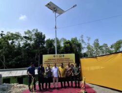 Bersama Kementerian ESDM, Gandung Pardiman Serahkan Bantuan Program PJUTS di Gunungkidul