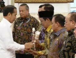 Gubernur Kalsel Sahbirin Noor Dua Kali Beruntun Terima TPID Award Dari Presiden Jokowi