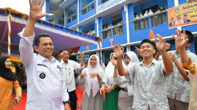 Gubernur Ansar Ahmad Bakal Gratiskan SPP dan Dua Stel Seragam Untuk SMA Sederajat di Kepri