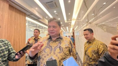 IHSG Anjlok Hingga 4 Persen, Airlangga Hartarto Minta Investor Tak Khawatir