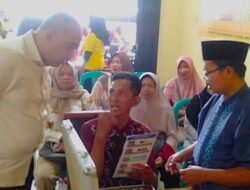 Ahmed Zaki Iskandar Pantau Langsung Pembagian Kacamata Baca Gratis MKGR Jakarta Selatan