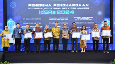 Menperin Agus Gumiwang Beri Penghargaan Para Pelaku Jasa Industri di Anugerah IdSAs 2024