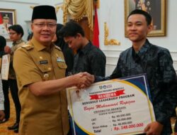 Gubernur Rohidin Mersyah Salurkan Beasiswa BLP Rp 1,3 Miliar Untuk Ketua OSIS SMA/SMK Se-Bengkulu