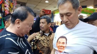 Blusukan di Tanah Abang, Jusuf Hamka Temukan Pedagang Jual Kaos ‘Babah Alun For Jakarta’