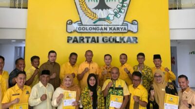 Saniatul Lativa Dampingi Ahmad Doli Kurnia Saat Beri Rekomendasi Partai Golkar Untuk 4 Kabupaten di Jambi