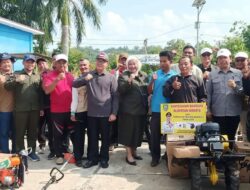 Gubernur Bengkulu, Rohidin Mersyah Salurkan Bantuan Alsintan Untuk Kelompok Tani di Seluma