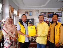 Syamsuar Serahkan SK 11 Calon Kepala Daerah Se-Riau Yang Diusung Partai Golkar