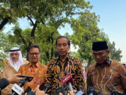 Jawaban Jokowi Saat Ditanya Jadi Kader Partai Golkar: Katanya Jadi Ketua Dewan Pembina?